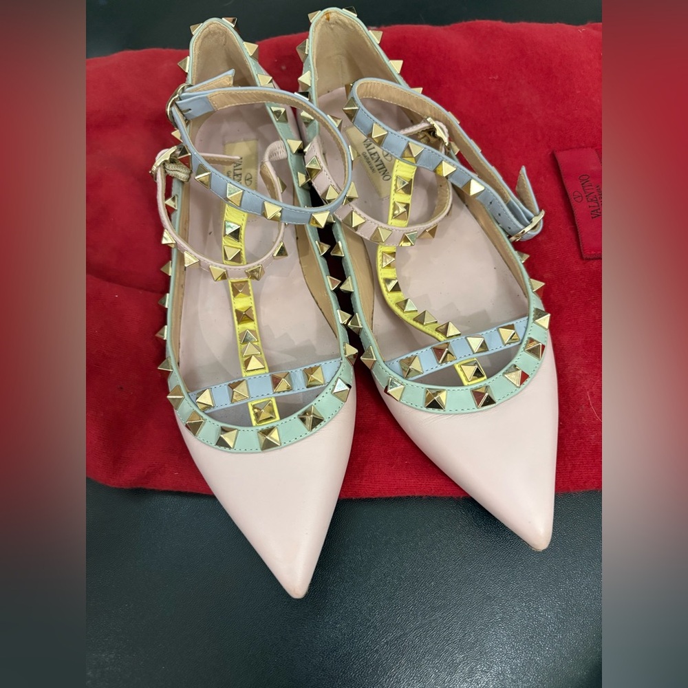 Valentino Garavani Pointed Rockstud T-Strap Flats with pastel trims size 36